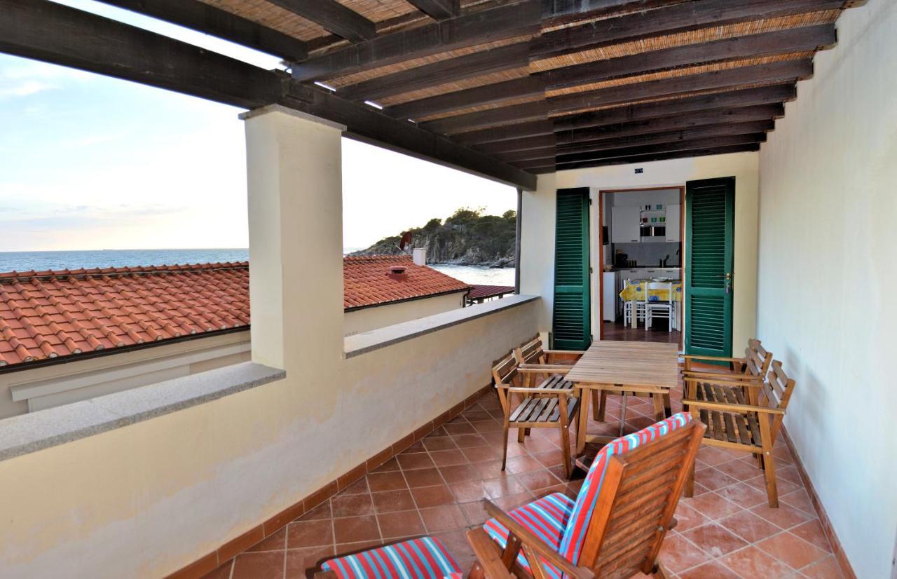 Le Soleil Apartment Spiaggia di Cavoli Bagian luar foto