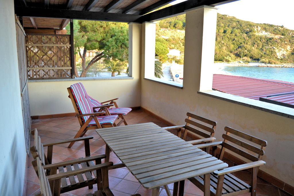 Le Soleil Apartment Spiaggia di Cavoli Bagian luar foto
