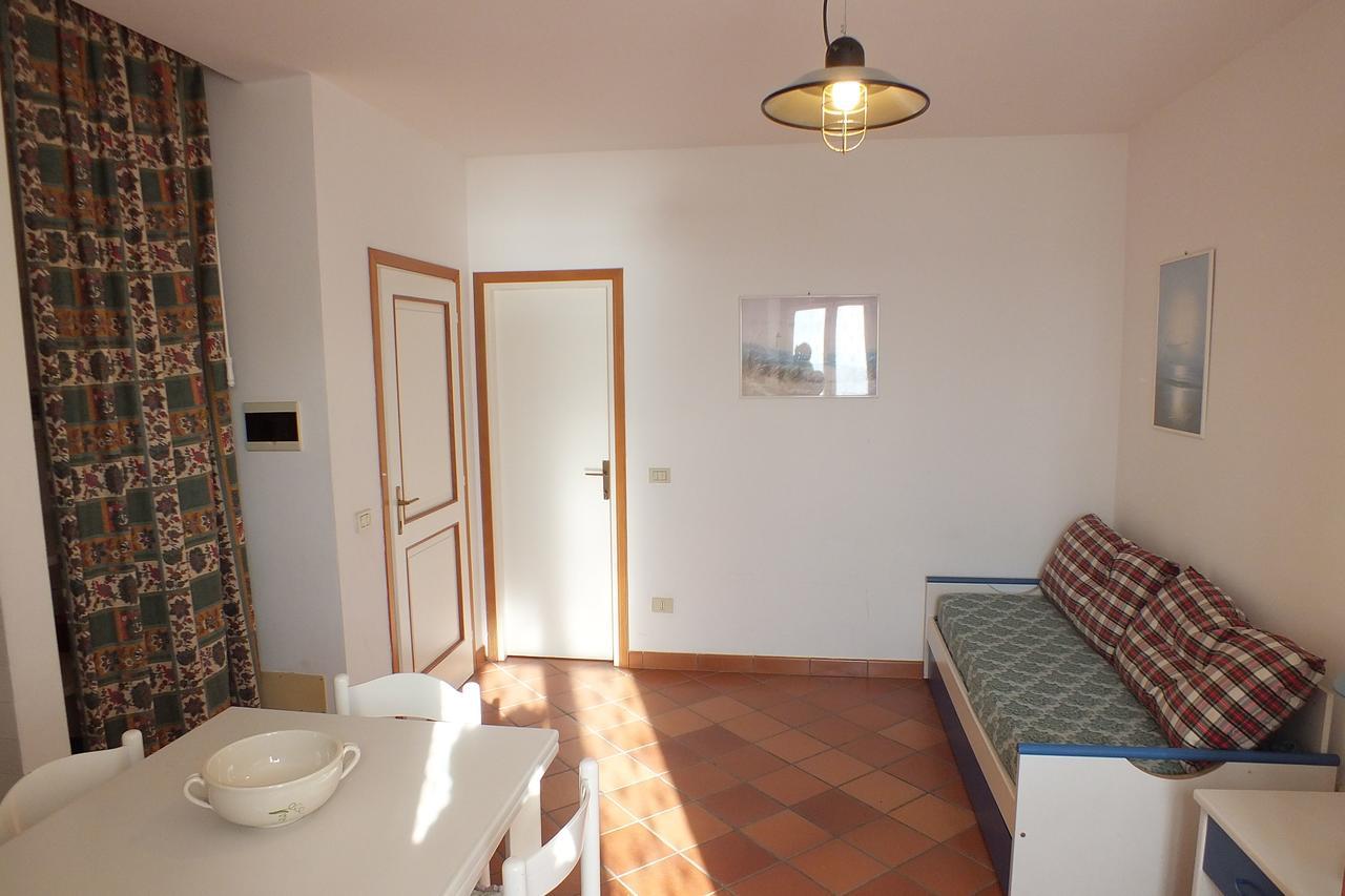 Le Soleil Apartment Spiaggia di Cavoli Bagian luar foto